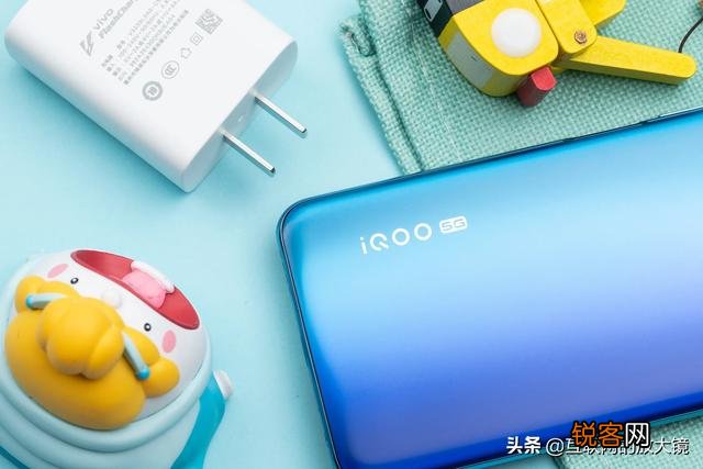 预算2000元左右,有现货,配置高于荣耀v20,内存8+128的手机有什么推荐吗？