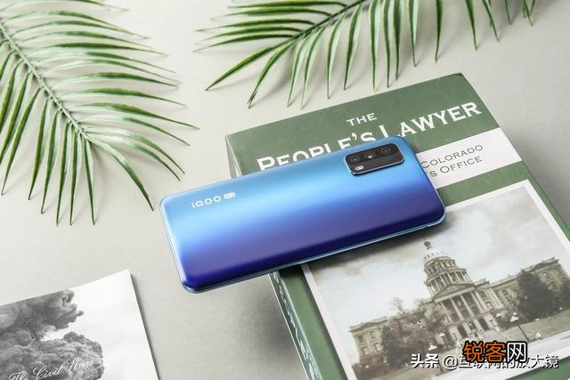 预算2000元左右,有现货,配置高于荣耀v20,内存8+128的手机有什么推荐吗？