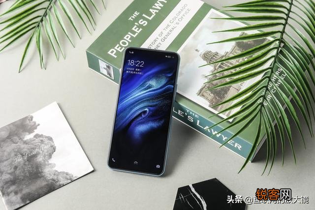 预算2000元左右,有现货,配置高于荣耀v20,内存8+128的手机有什么推荐吗？