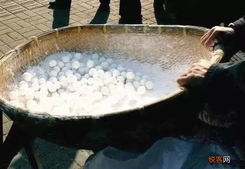 滚元宵技巧 滚元宵的做法窍门不开裂