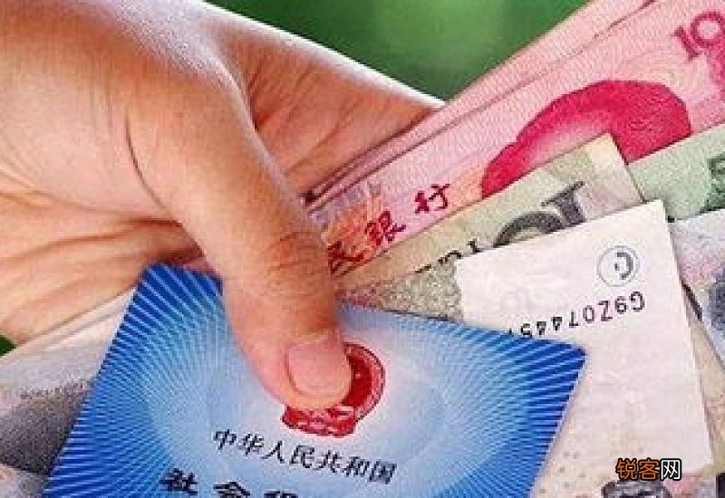 2022年参保农民一次性补缴3万、9万，每月领多少养老金？