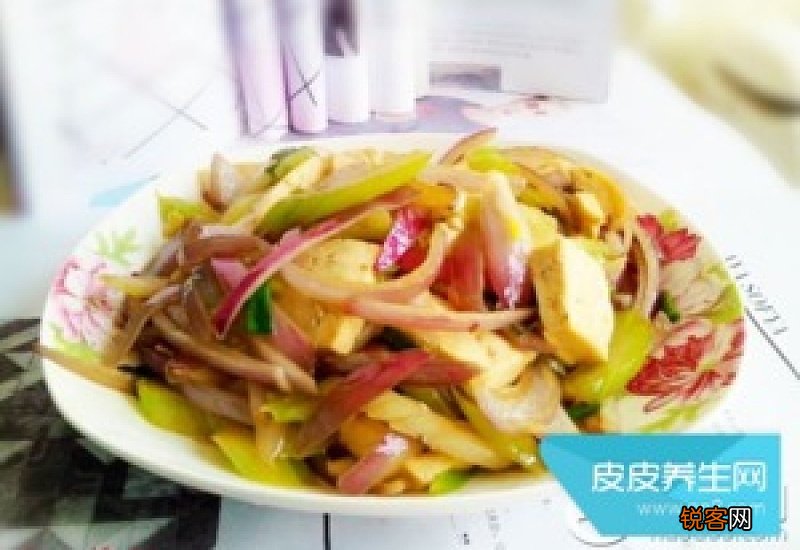 芹菜和洋葱能一起炒着吃吗