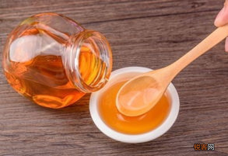 嘴唇干裂抹蜂蜜好还是香油好