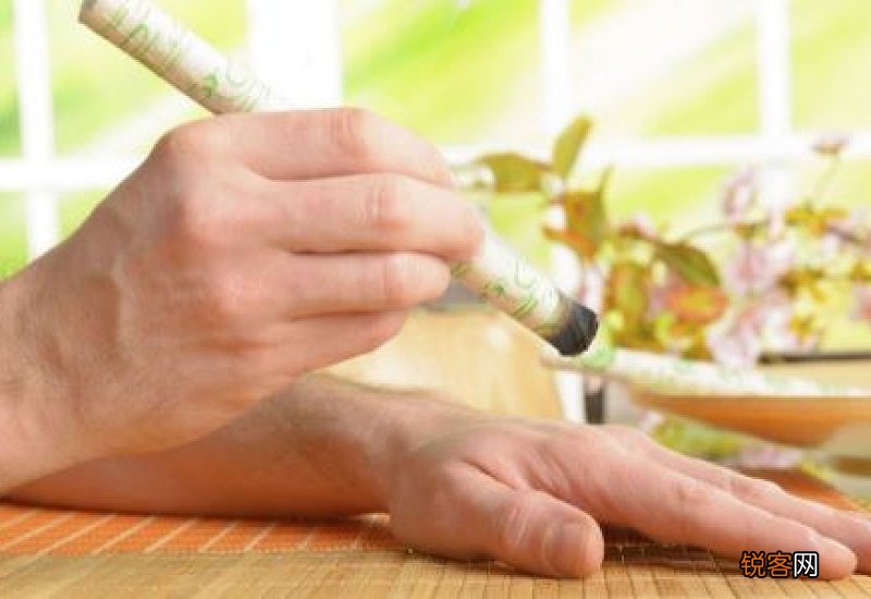 嘴巴上火艾灸哪里