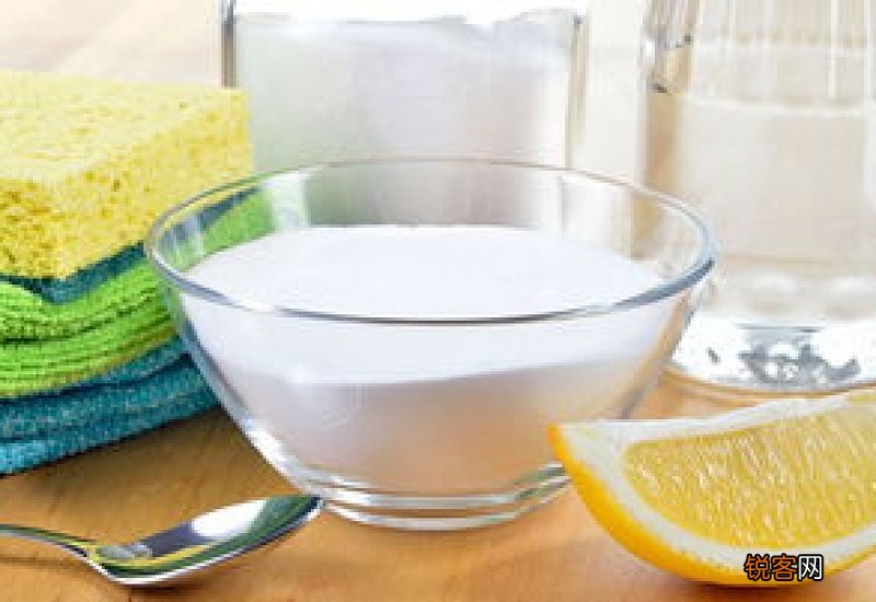 白醋加小苏打为什么能去污 白醋加小苏打为什么能去污呢