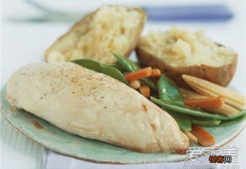 水煮鸡胸肉的热量 一块水煮鸡胸肉的热量