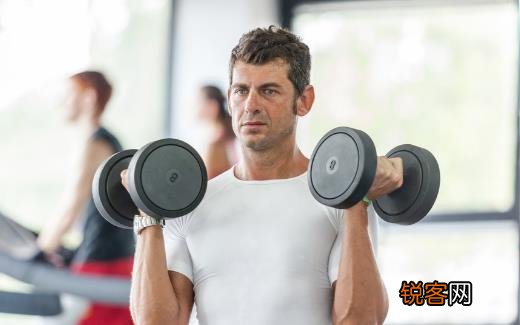 男性健身必备五大动作 健身锻炼四常识