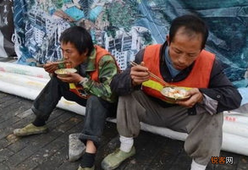 为什么农民工过年才能得到钱