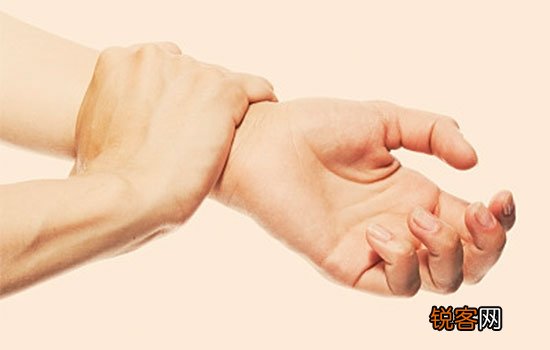 睡觉时常常手麻，能够是某种疾病的预示