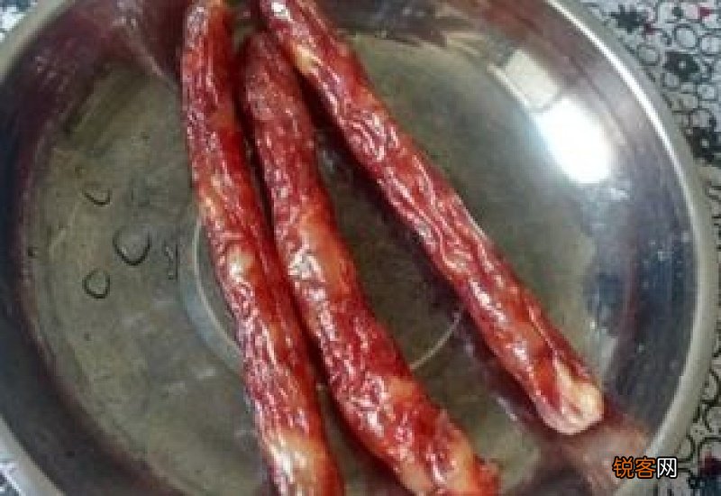 香肠外皮发粘洗一下能吃吗